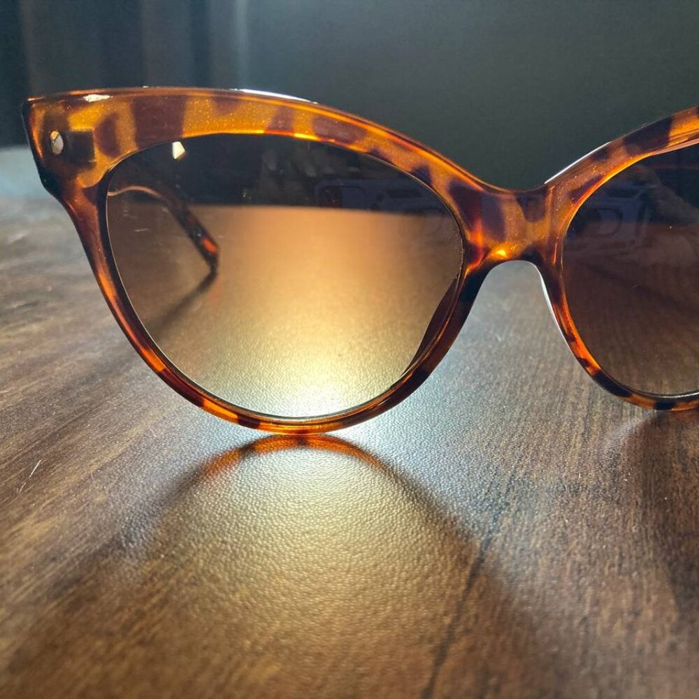 Unbranded Women's Tortoise Shell Cat Eye Sunglasses with Brown Tinted Lenses